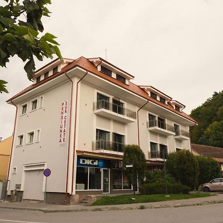 Hotel Sub Cetate Rîşnov Esterno foto