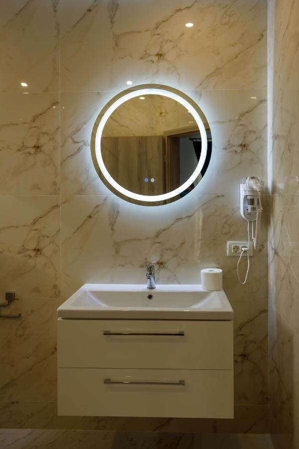 Hotel Sub Cetate Rîşnov Esterno foto