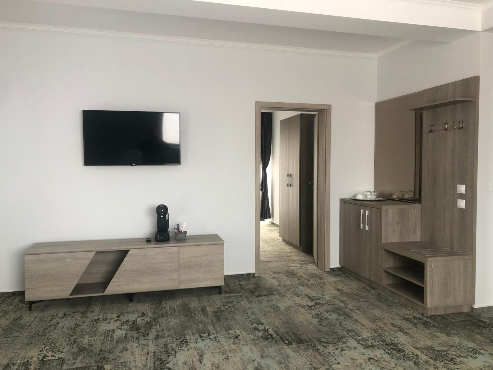 Hotel Sub Cetate Rîşnov Esterno foto