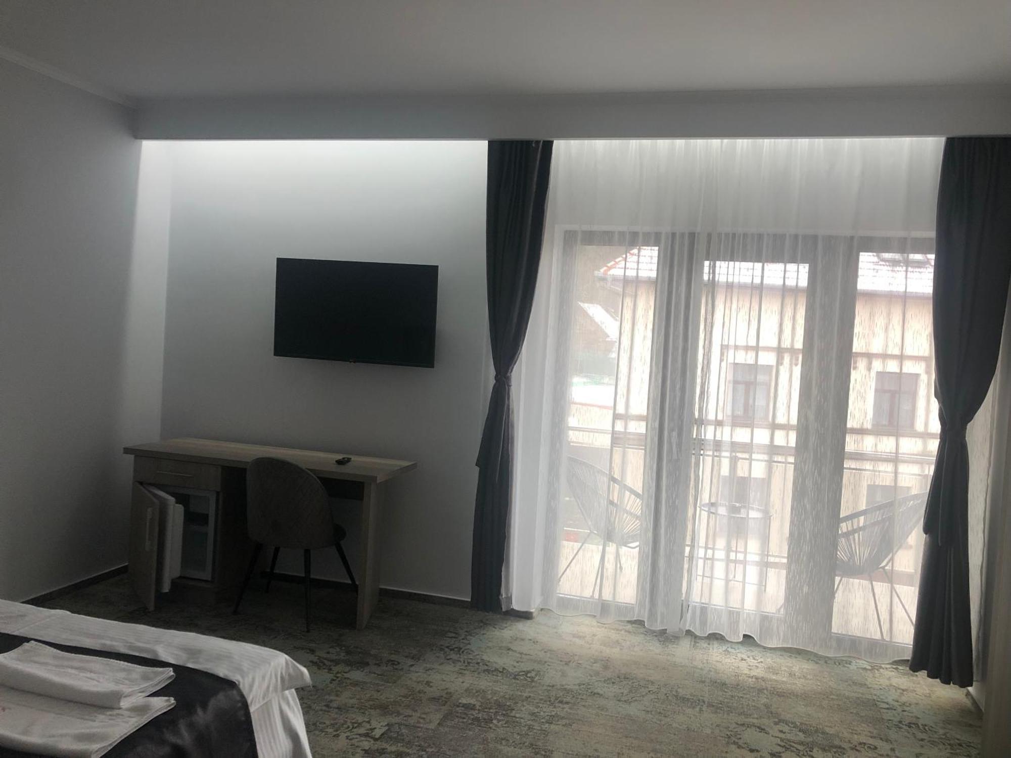 Hotel Sub Cetate Rîşnov Esterno foto