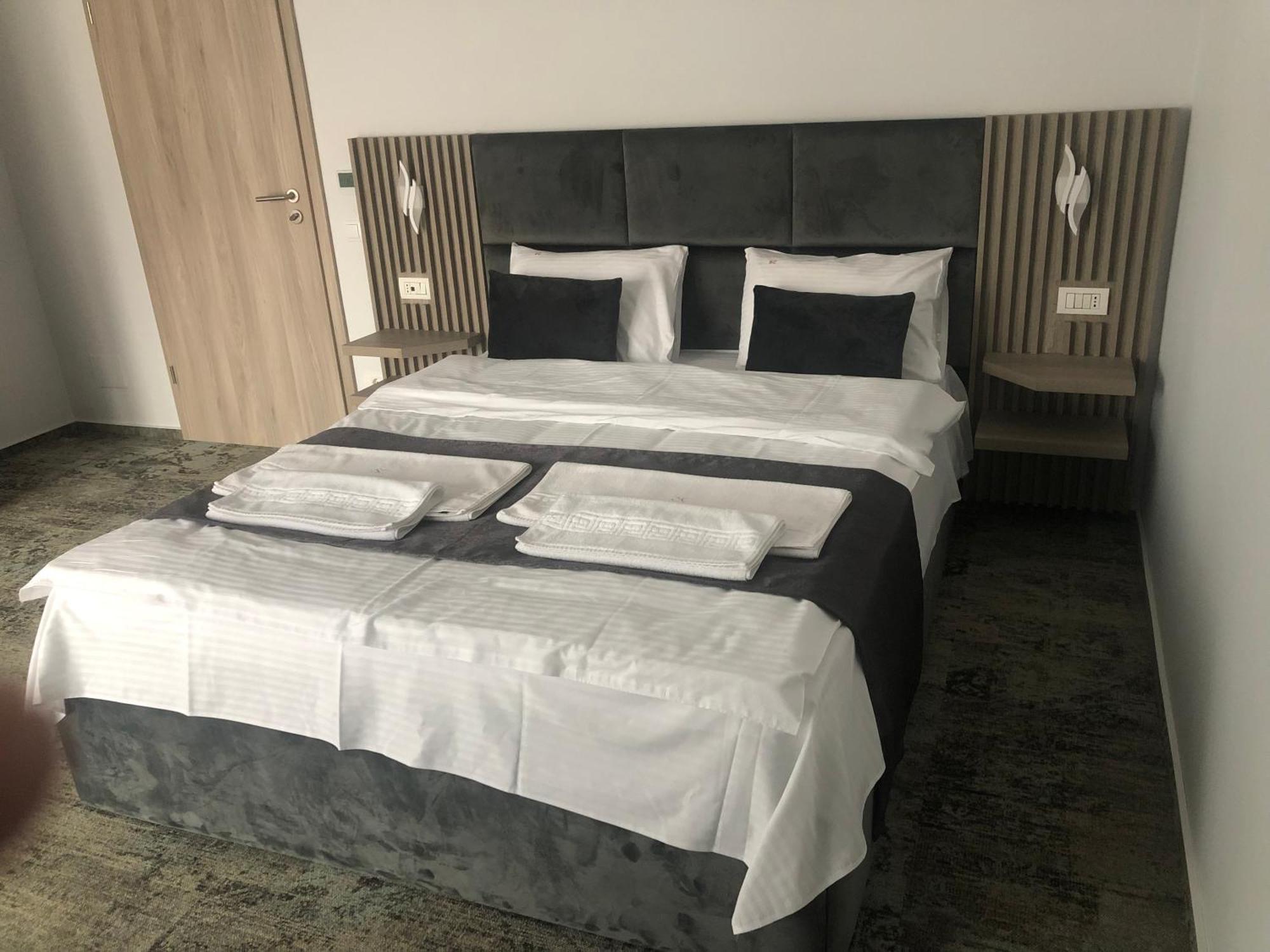 Hotel Sub Cetate Rîşnov Esterno foto