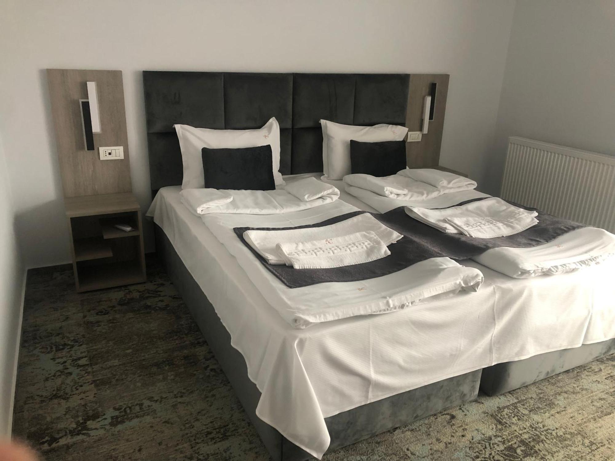 Hotel Sub Cetate Rîşnov Esterno foto