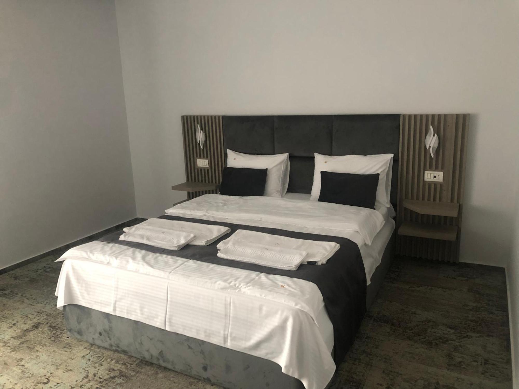 Hotel Sub Cetate Rîşnov Esterno foto