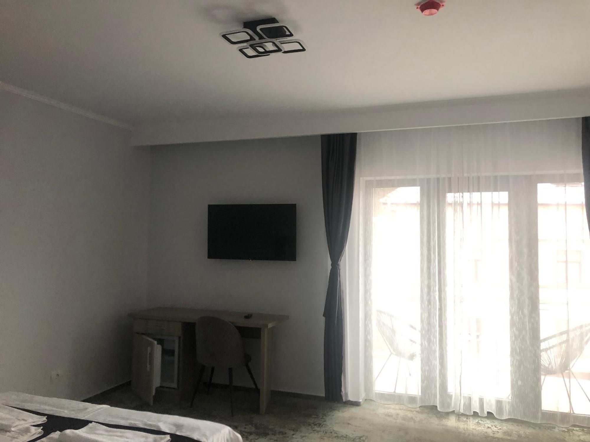 Hotel Sub Cetate Rîşnov Esterno foto