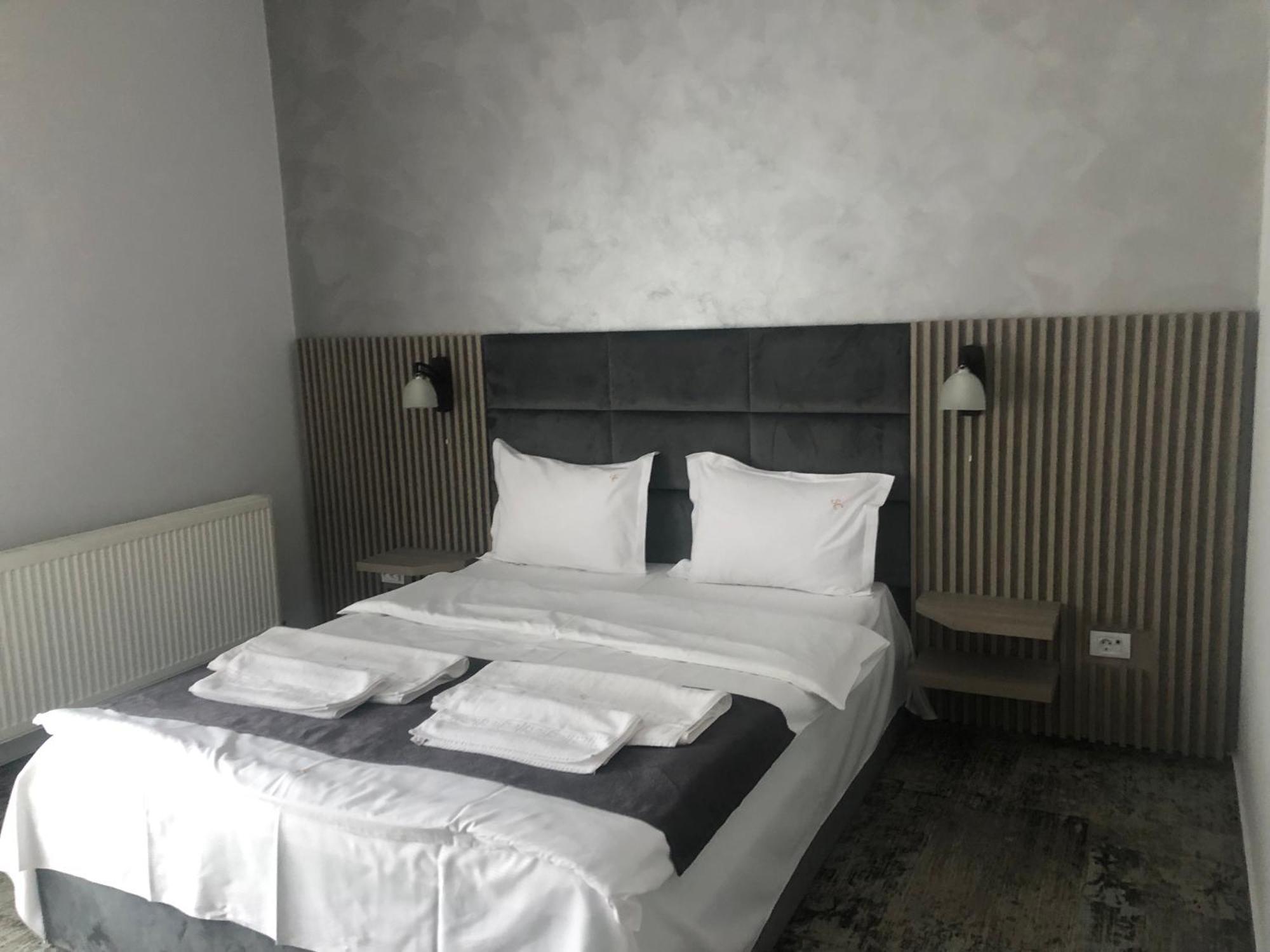 Hotel Sub Cetate Rîşnov Esterno foto