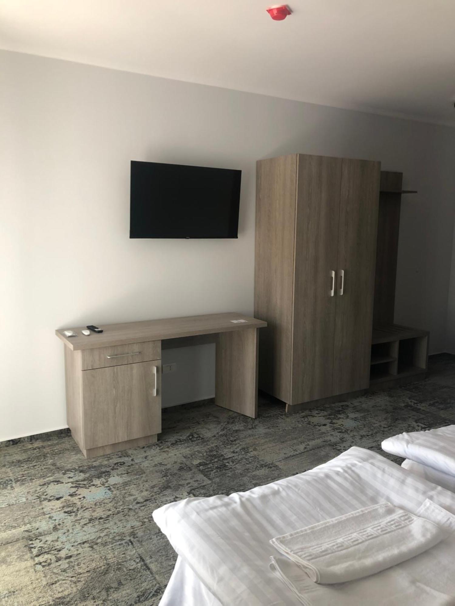 Hotel Sub Cetate Rîşnov Esterno foto